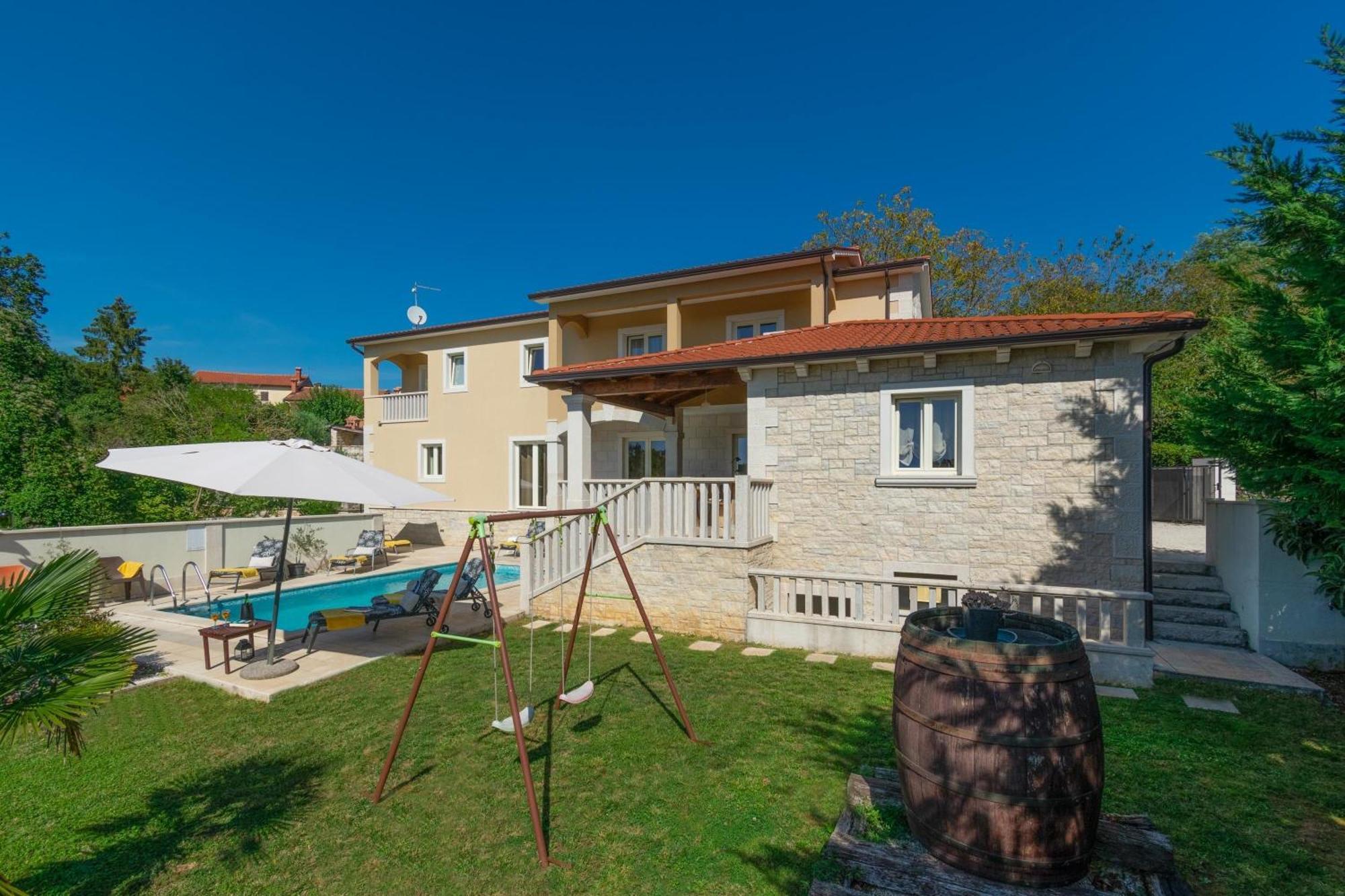Villa Mit Eingezaeuntem Garten Und Panoramablick Tinjan エクステリア 写真