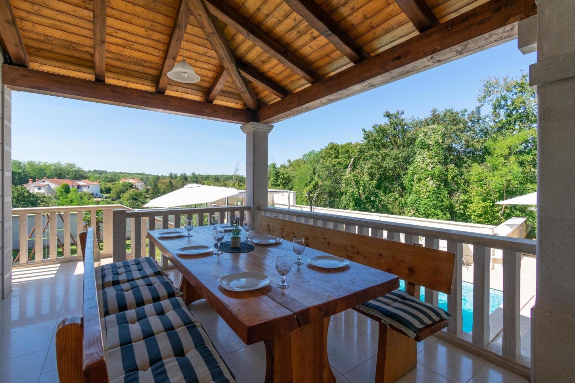 Villa Mit Eingezaeuntem Garten Und Panoramablick Tinjan エクステリア 写真