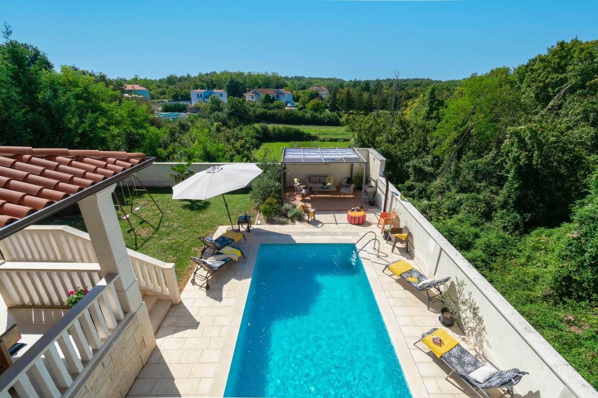 Villa Mit Eingezaeuntem Garten Und Panoramablick Tinjan エクステリア 写真
